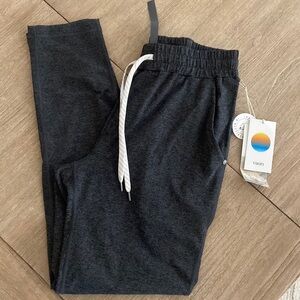 Vuori Men’s Ponto Performance Pant in charcoal gray